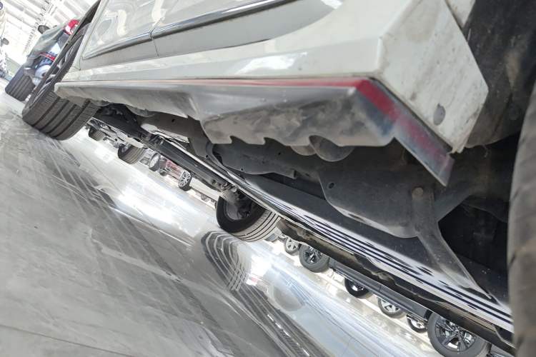 Used Nissan Patrol 2018 4.0L Automatic 7-Seater Middle East Version Left Side Sill