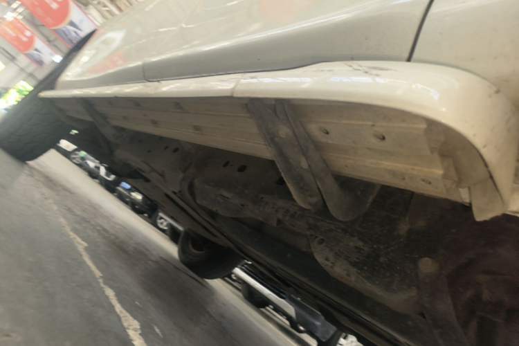 Used Nissan Patrol 2018 Y62 4.0 XE Middle East Left Side Sill