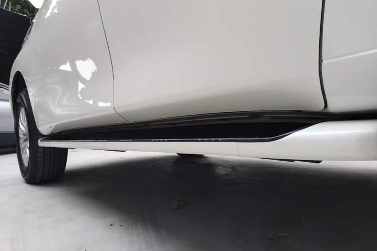 Used Nissan Patrol 2018 4.0L Automatic 7-Seater Middle East Version Left Side Sill