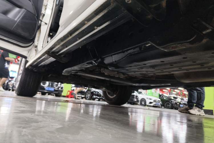 Used Nissan Patrol 2018 Y62 4.0 XE Middle East Left Side Sill