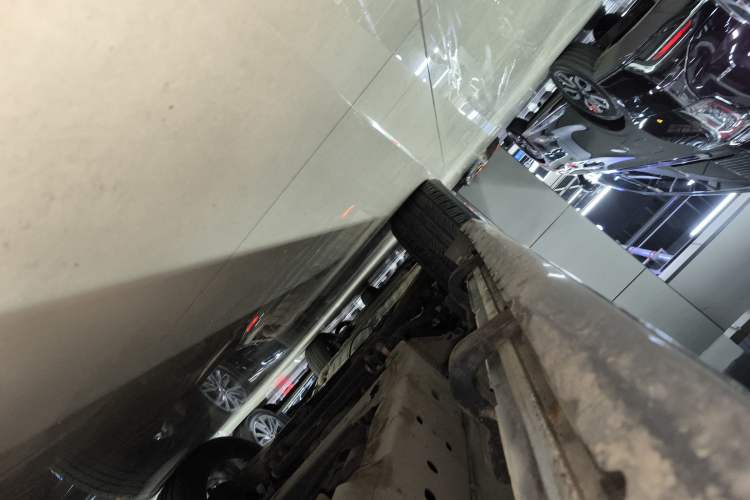 Used Nissan Patrol 2018 4.0L SE Middle East Version Left Side Sill