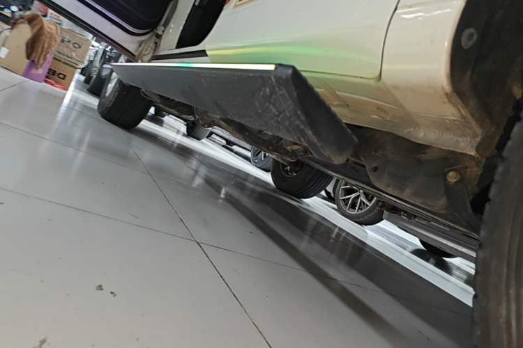 Used Nissan Patrol 2018 4.0L Automatic 7-Seater Middle East Version Left Side Sill