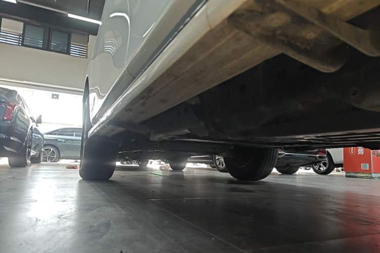 Used Nissan Patrol 2018 4.0L SE Middle East Version Left Side Sill
