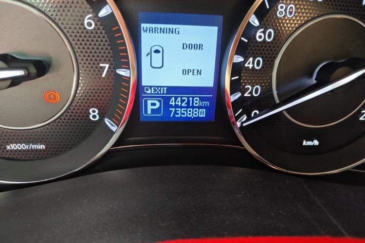 Used Nissan Patrol 2018 4.0L SE Middle East Version Odometer Close Up