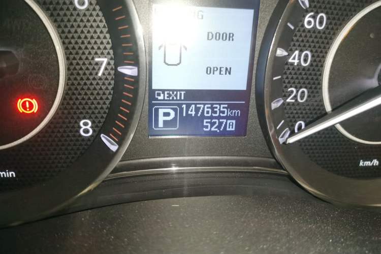 Used Nissan Patrol 2018 4.0L Platinum Edition Odometer Close Up