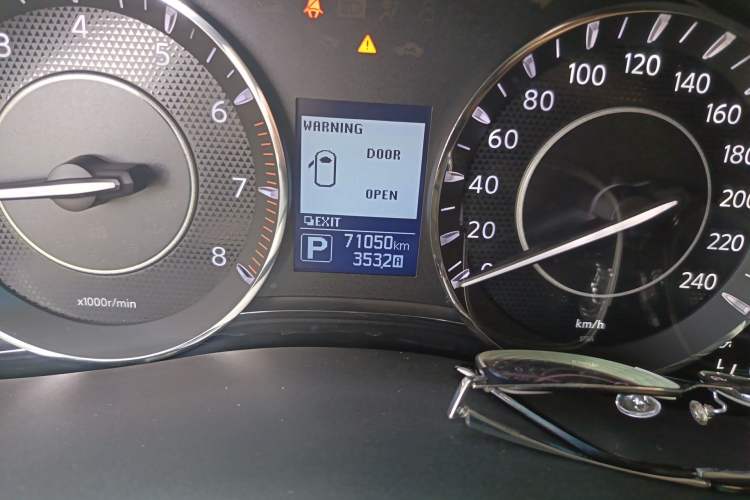Used Nissan Patrol 2018 5.6L Standard Version Odometer Close Up
