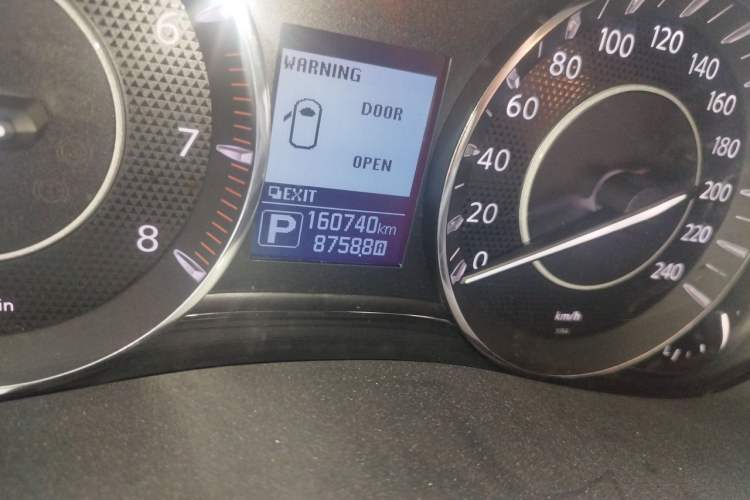 Used Nissan Patrol 2018 5.6L Standard Version Odometer Close Up