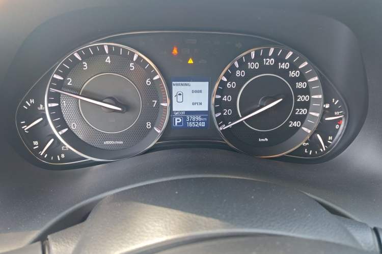 Used Nissan Patrol 2018 4.0L Platinum Edition Odometer Close Up