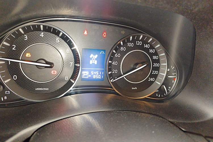 Used Nissan Patrol 2018 4.0L LinkedIn Edition Odometer Close Up