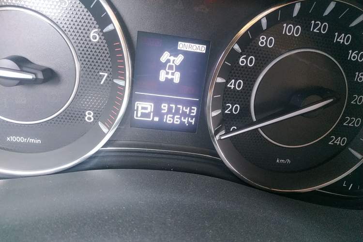 Used Nissan Patrol 2018 4.0L LinkedIn Edition Odometer Close Up