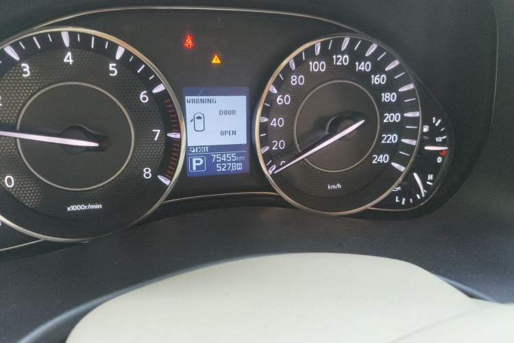Used Nissan Patrol 2018 4.0L Platinum Edition Odometer Close Up