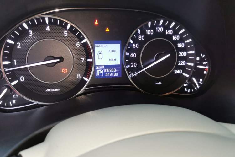 Used Nissan Patrol 2018 4.0L LinkedIn Edition Odometer Close Up