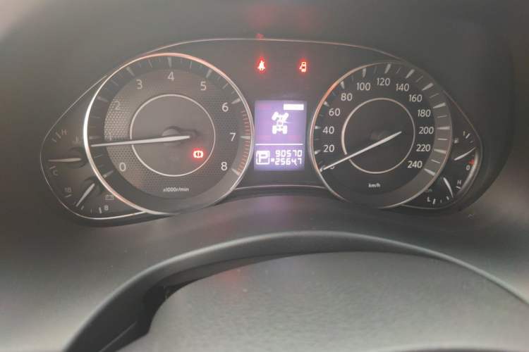 Used Nissan Patrol 2018 4.0L LinkedIn Edition Odometer Close Up
