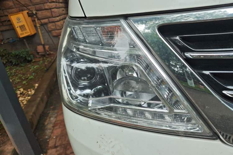 Used Nissan Patrol 2018 4.0L Automatic 7-Seater Middle East Version Right Front Headlight