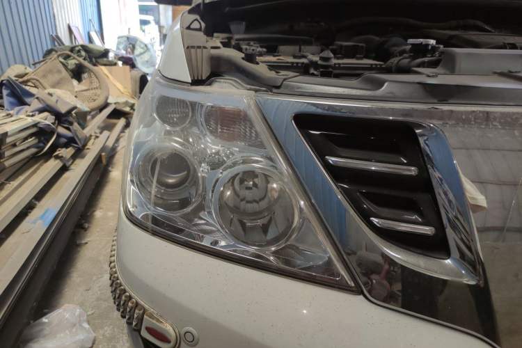 Used Nissan Patrol  Right Front Headlight