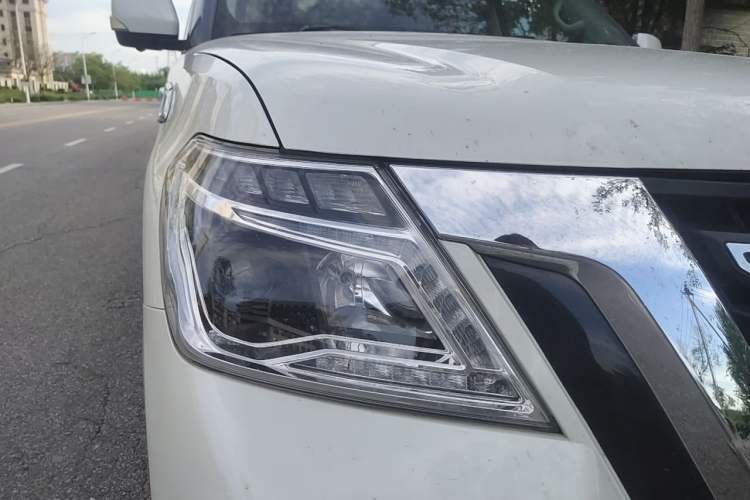 Used Nissan Patrol 2018 4.0L Automatic 7-Seater Middle East Version Right Front Headlight
