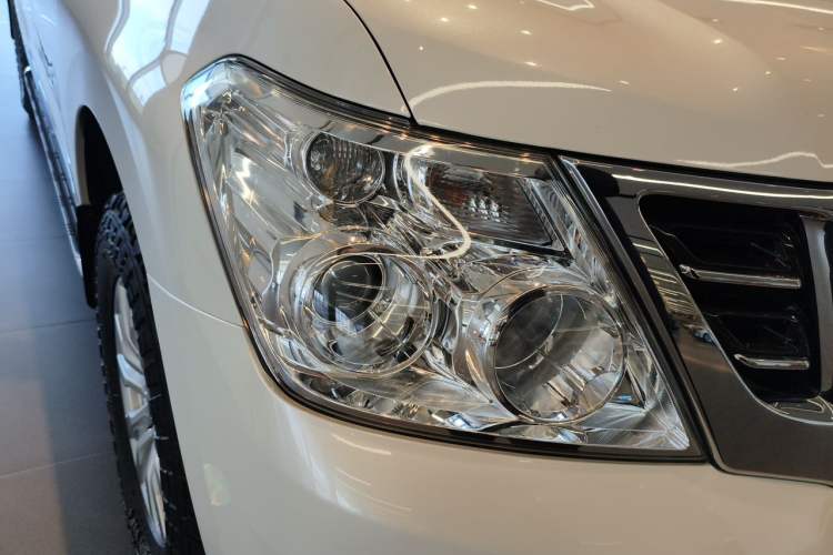 Used Nissan Patrol  Right Front Headlight