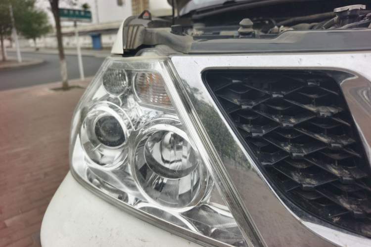 Used Nissan Patrol  Right Front Headlight