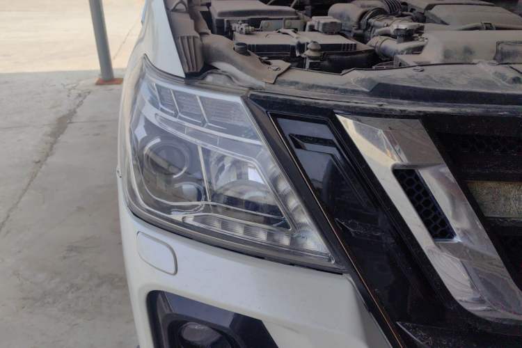 Used Nissan Patrol 2018 4.0L SE Middle East Version Right Front Headlight