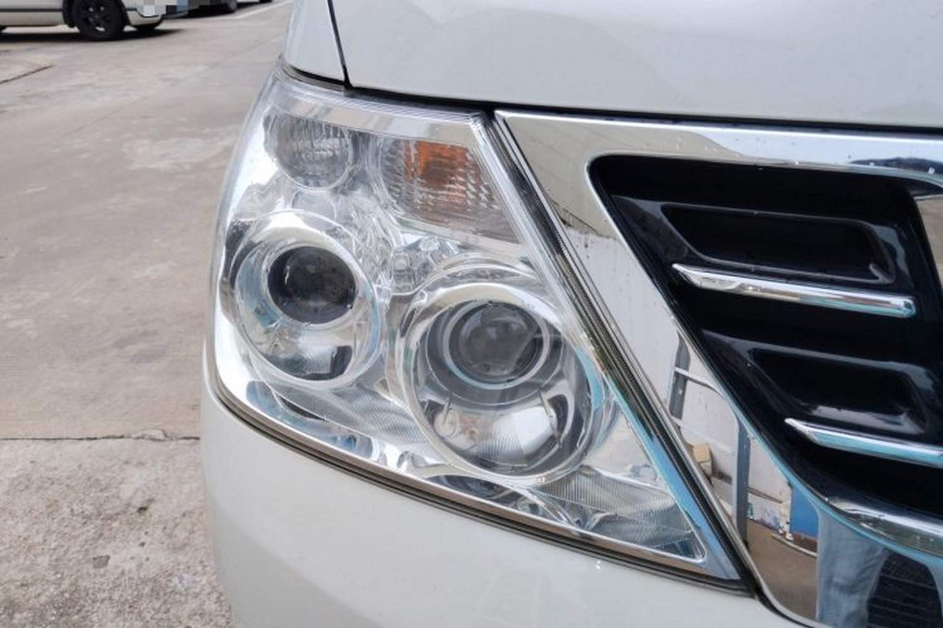 Used Nissan Patrol  Right Front Headlight