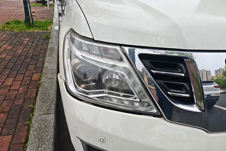 Used Nissan Patrol  Right Front Headlight