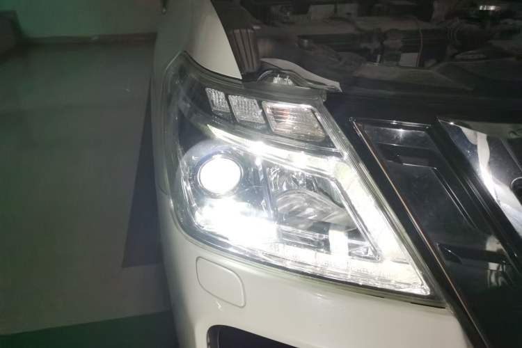 Used Nissan Patrol 2018 4.0L Platinum Edition Right Front Headlight