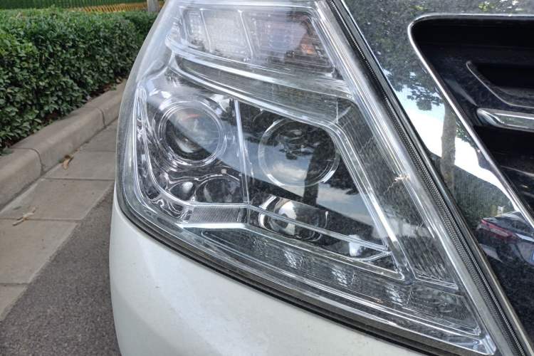 Used Nissan Patrol 2018 4.0L Automatic 7-Seater Middle East Version Right Front Headlight