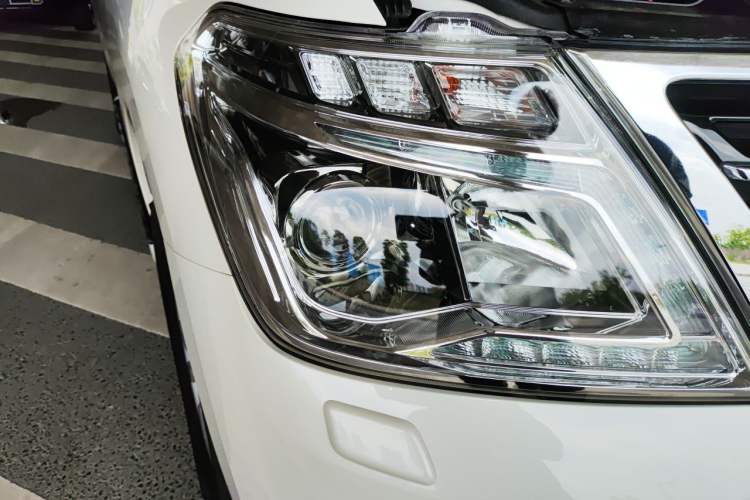 Used Nissan Patrol 2018 4.0L Flagship Model Right Front Headlight