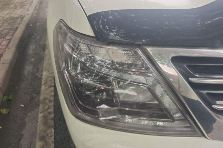 Used Nissan Patrol  Right Front Headlight