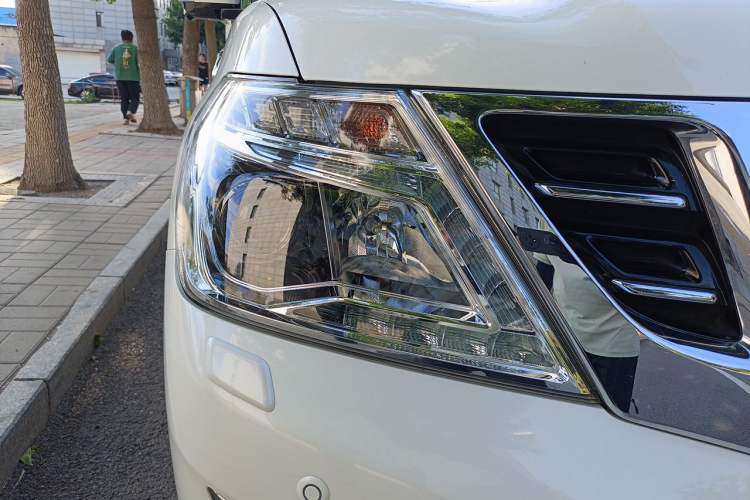 Used Nissan Patrol  Right Front Headlight