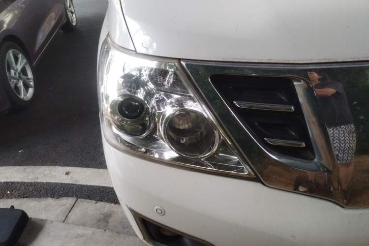Used Nissan Patrol  Right Front Headlight