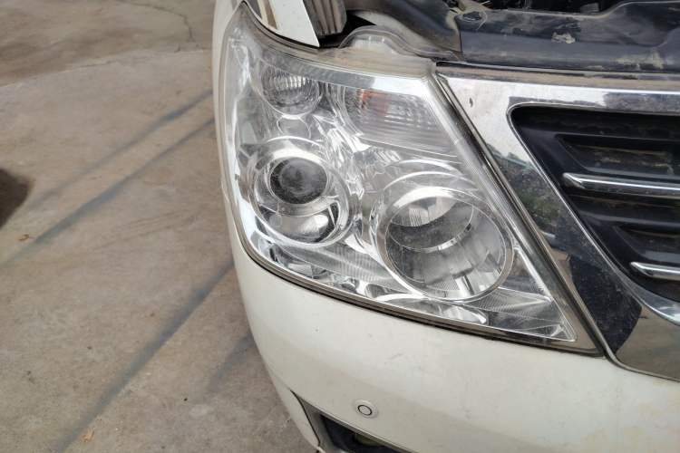 Used Nissan Patrol 2018 4.0L Automatic 7-Seater Middle East Version Right Front Headlight