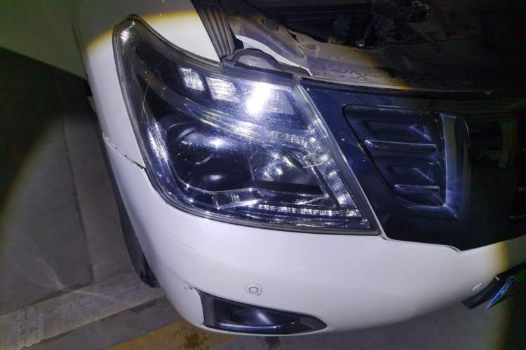 Used Nissan Patrol 2018 4.0L Automatic 7-Seater Middle East Version Right Front Headlight
