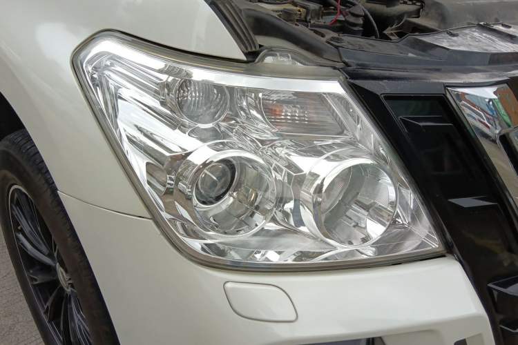 Used Nissan Patrol 2018 4.0L LinkedIn Edition Right Front Headlight