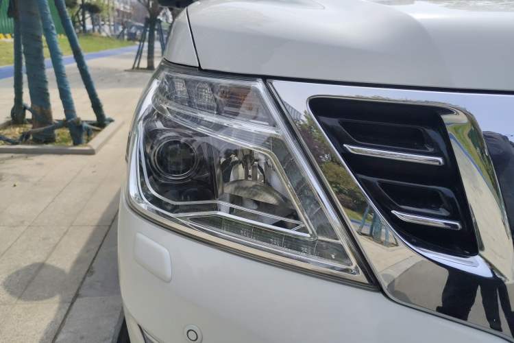 Used Nissan Patrol 2018 4.0L Automatic 7-Seater Middle East Version Right Front Headlight
