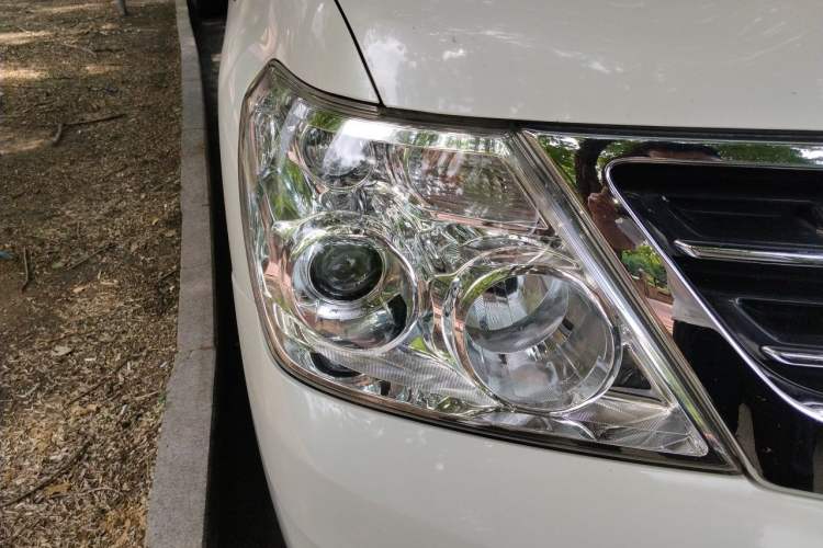 Used Nissan Patrol  Right Front Headlight