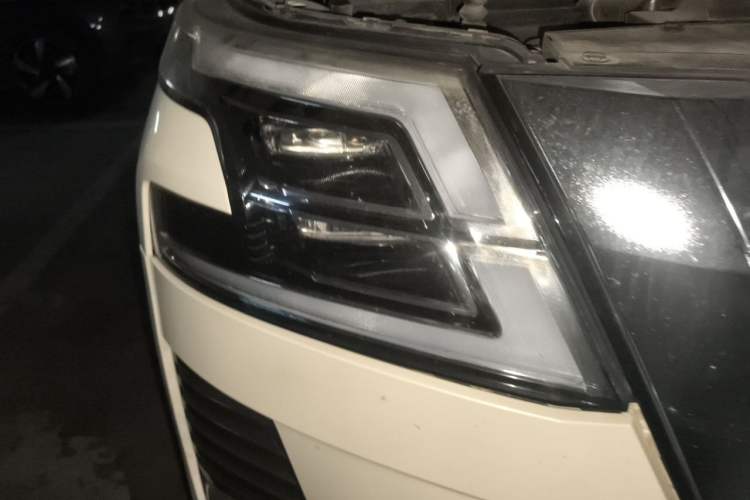 Used Nissan Patrol 2018 Y61 4.8L Automatic 5-Door Safari Middle East Right Front Headlight