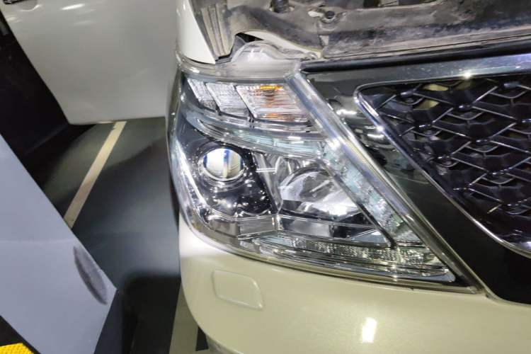 Used Nissan Patrol 2018 4.0L Flagship Model Right Front Headlight