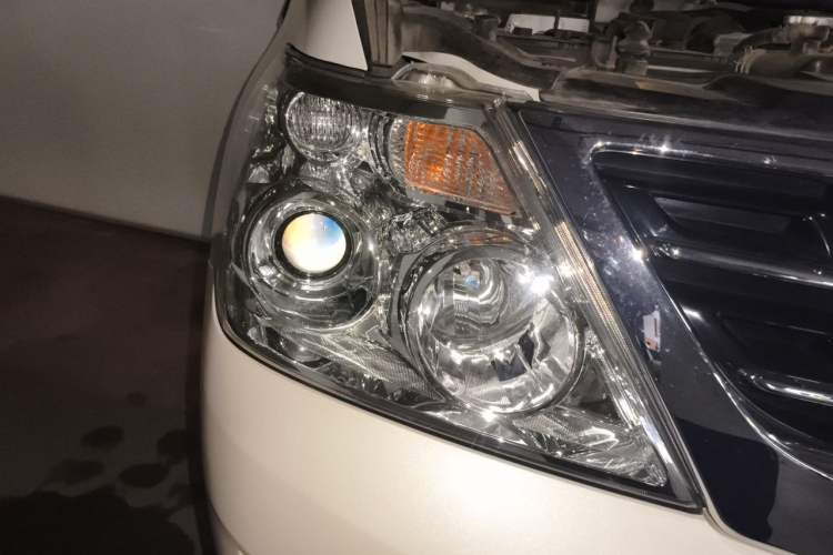 Used Nissan Patrol 2018 4.0L LinkedIn Edition Right Front Headlight