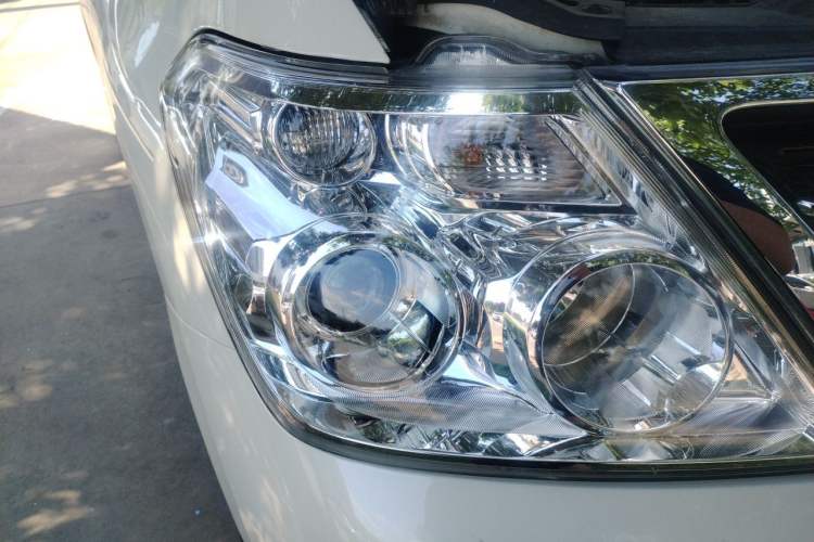 Used Nissan Patrol  Right Front Headlight