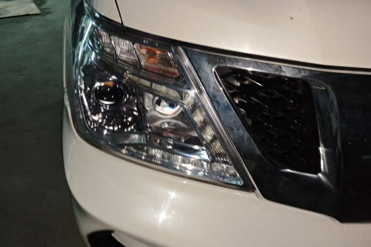 Used Nissan Patrol 2018 4.0L Automatic 7-Seater Middle East Version Right Front Headlight
