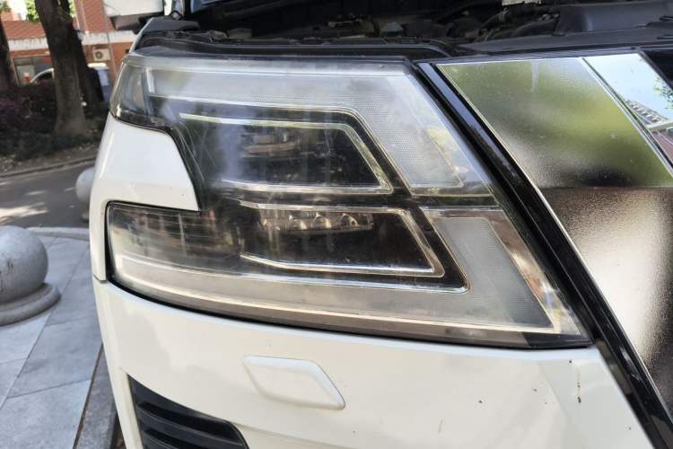Used Nissan Patrol 2018 4.0L Platinum Edition Right Front Headlight