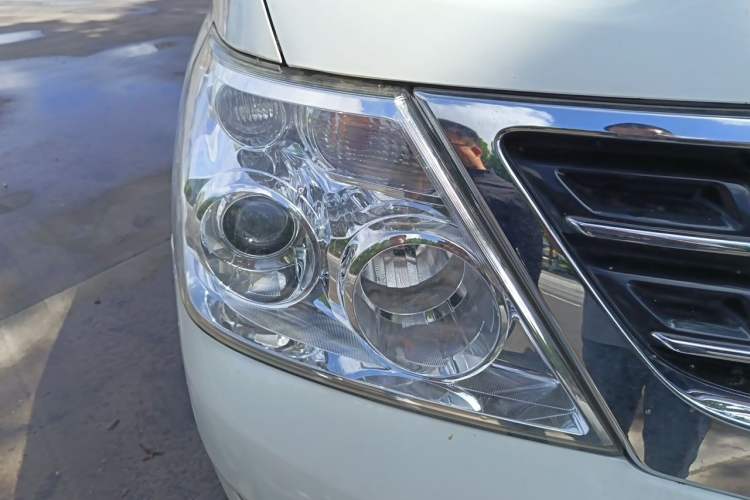 Used Nissan Patrol  Right Front Headlight
