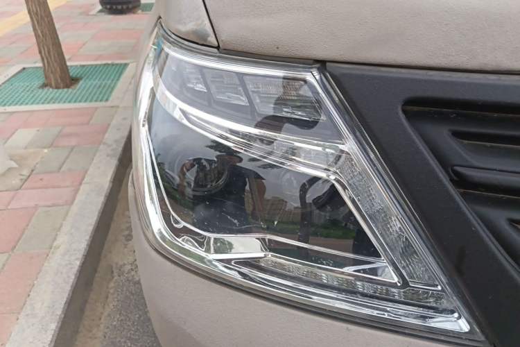 Used Nissan Patrol  Right Front Headlight