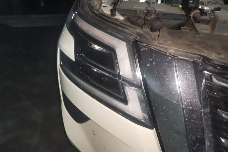 Used Nissan Patrol 2018 4.0L Automatic 7-Seater Middle East Version Right Front Headlight