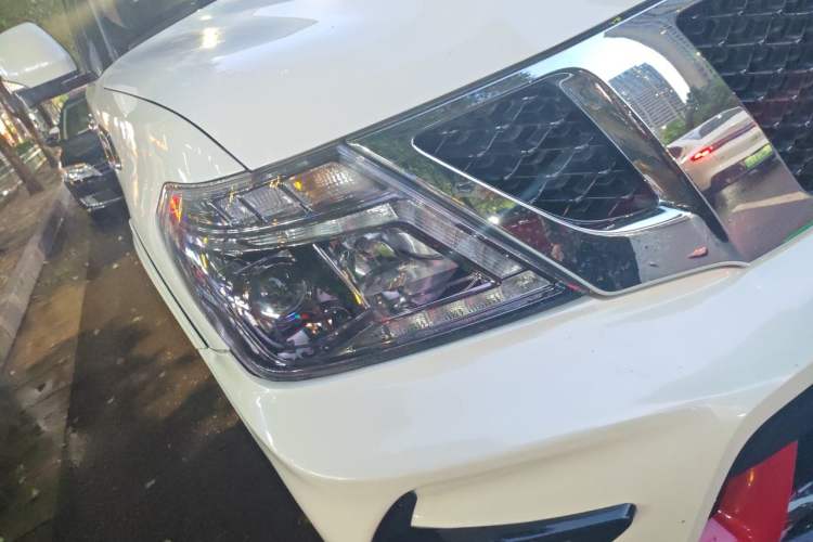Used Nissan Patrol 2018 Y62 4.0 XE Middle East Right Front Headlight