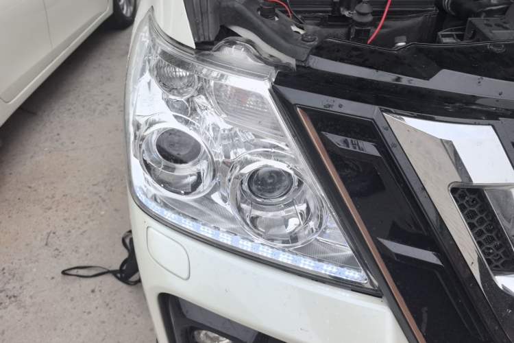 Used Nissan Patrol 2018 4.0L Automatic 7-Seater Middle East Version Right Front Headlight