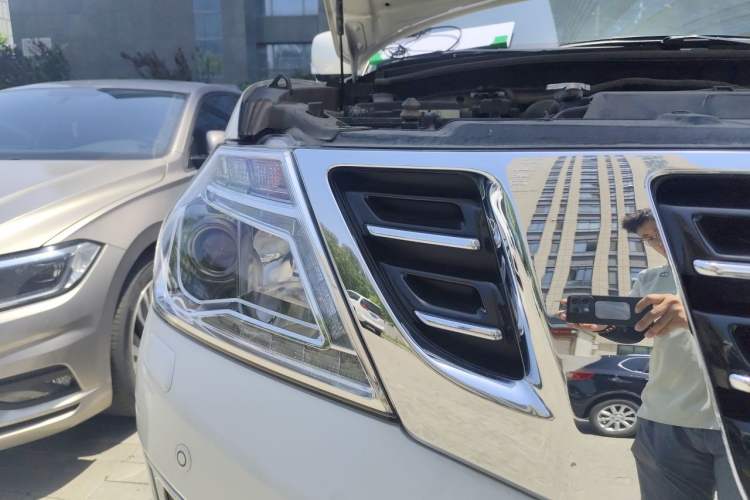 Used Nissan Patrol  Right Front Headlight