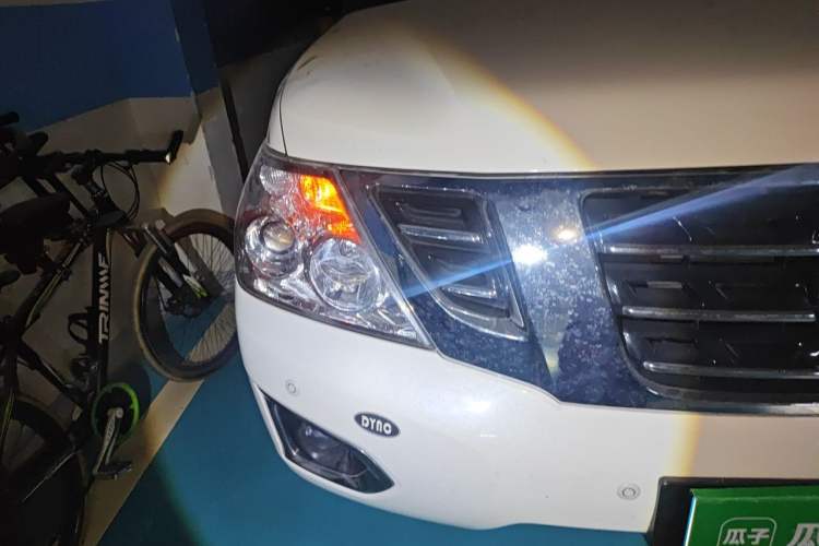 Used Nissan Patrol  Right Front Headlight