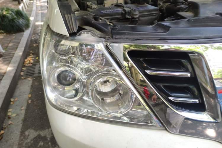 Used Nissan Patrol  Right Front Headlight